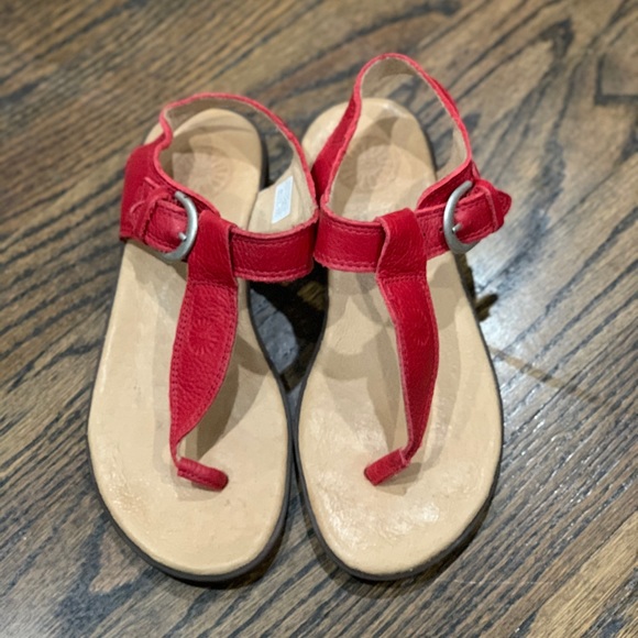 Like New Ugg Girls Red Leather Sandals Size 2 - Picture 2 of 6